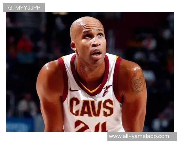 理查德谈老将缺阵影响强调扩大空间与提升比赛节奏的重要性