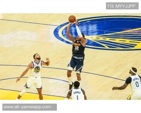 库里近期表现惊艳场均345分助勇士取得三胜一负佳绩