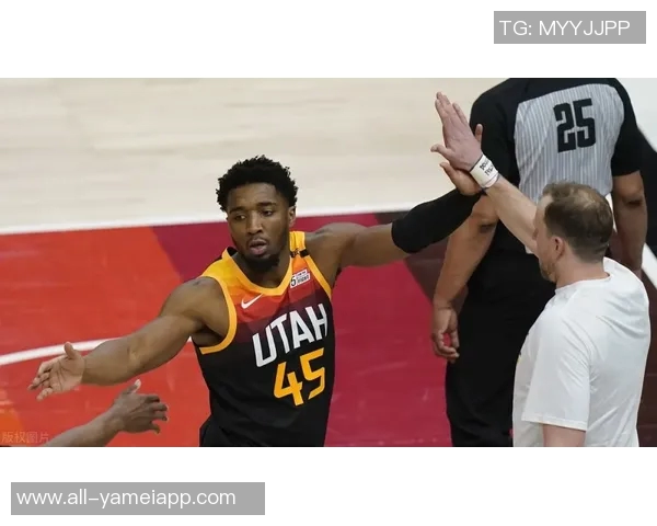 米切尔半场三分火力全开5投5中轻松拿下15分助球队争胜