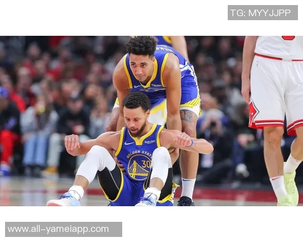 库里生涯再创佳绩12记三分领衔克莱与其他球员共计五次精彩表现