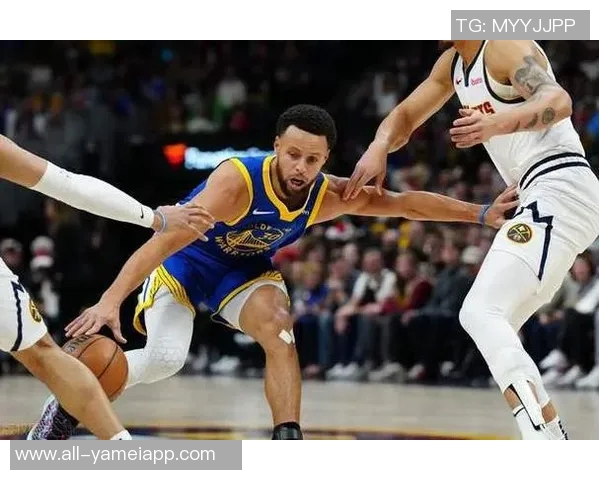 库里精彩彩虹球被判无效裁判延迟吹哨引发争议